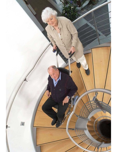 salvaescaleras portátil eléctrica para escalera de caracol con personas usando el dispositivo