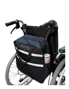Detalle de cremallera y bolsillos laterales de la bolsa impermeable para silla de ruedas