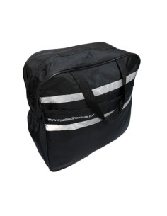 Detalle de cremallera y bolsillos laterales de la bolsa impermeable para silla de ruedas 2