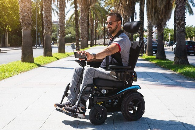Diferencia entre sillas de ruedas Scooter y Eléctricas.